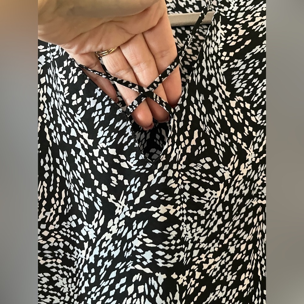 LUSH Black & White 3/4 Sleeve Polyester Blouse Women’s Size Medium - Picture 8 of 16